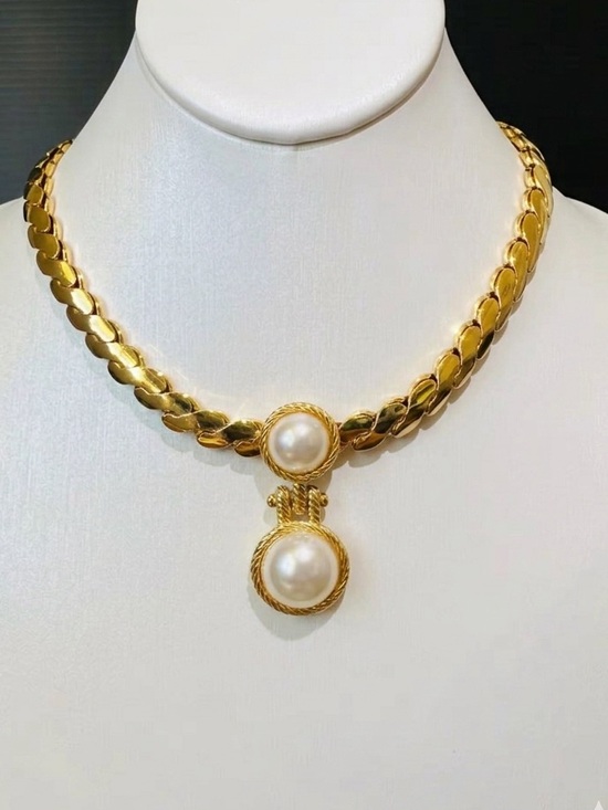 Anne Klein Jewelry - VTG Anne Klein Chunky Gold Tone Faux Pearl Drop Runway Statement Necklace